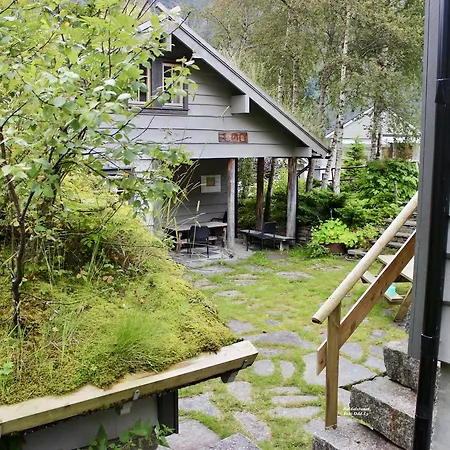 Holiday home Roldalstunet *